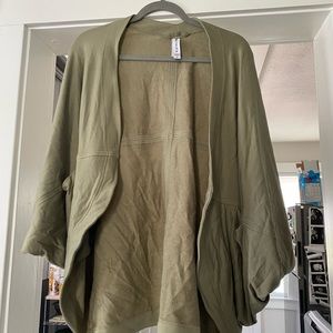 Athleta Cocoon Wrap, Olive, Size S